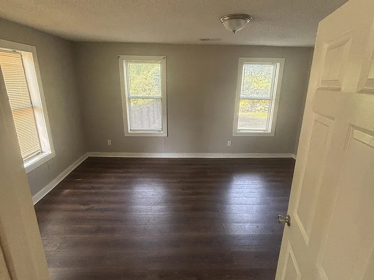 1358 Longcrest Rd — Photo 6
