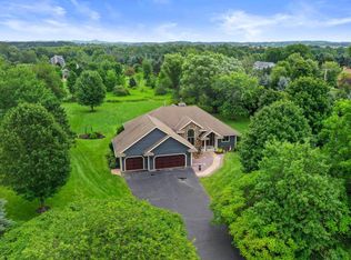 1712 Galway Rd, Hartford, WI 53027