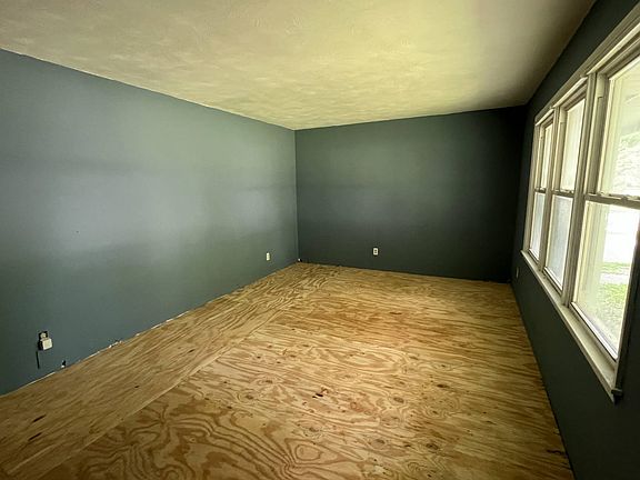 4th image of 609 Minton St