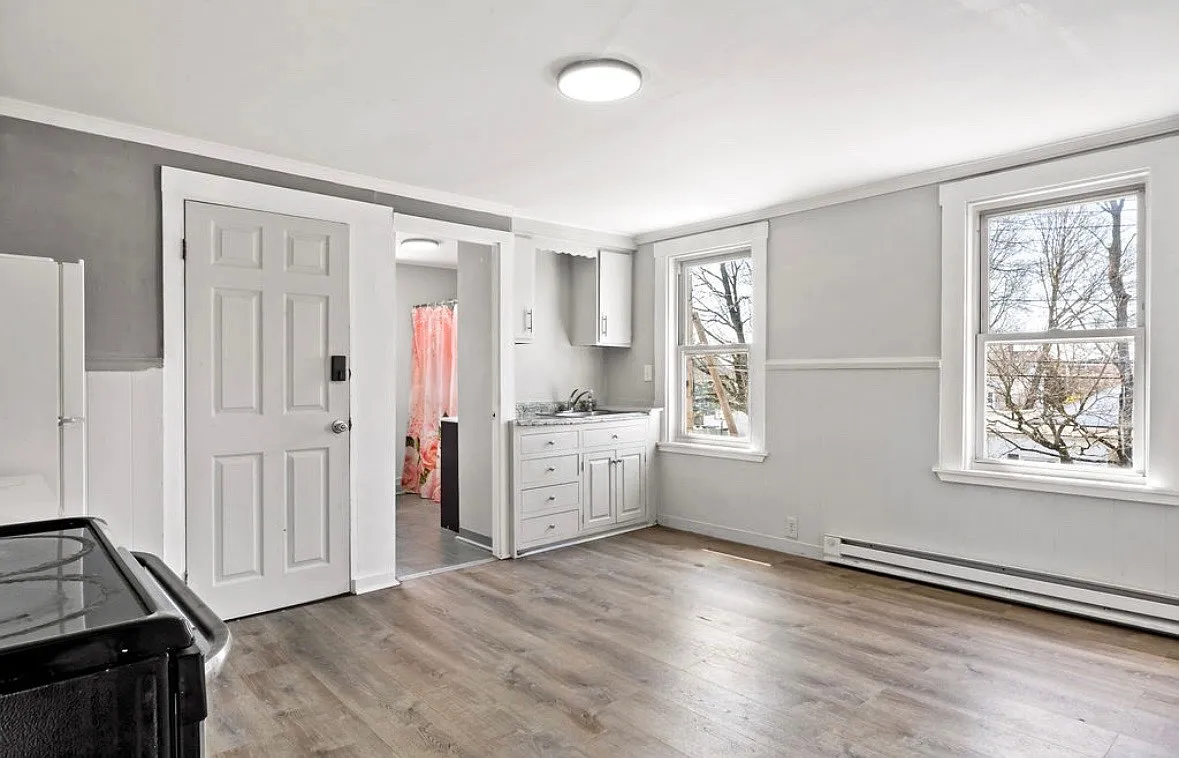3 bed, 1000 sqft, $2,500 — Photo 4