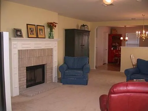 Well Maintained 3 Bedroom 2 Bath One Story Home — Photo 3