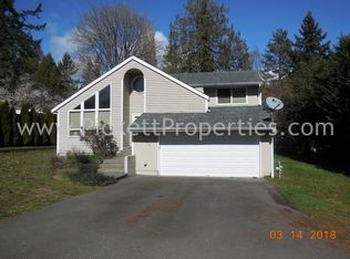 4006 Holly Park Dr NW, Bremerton, WA 98312