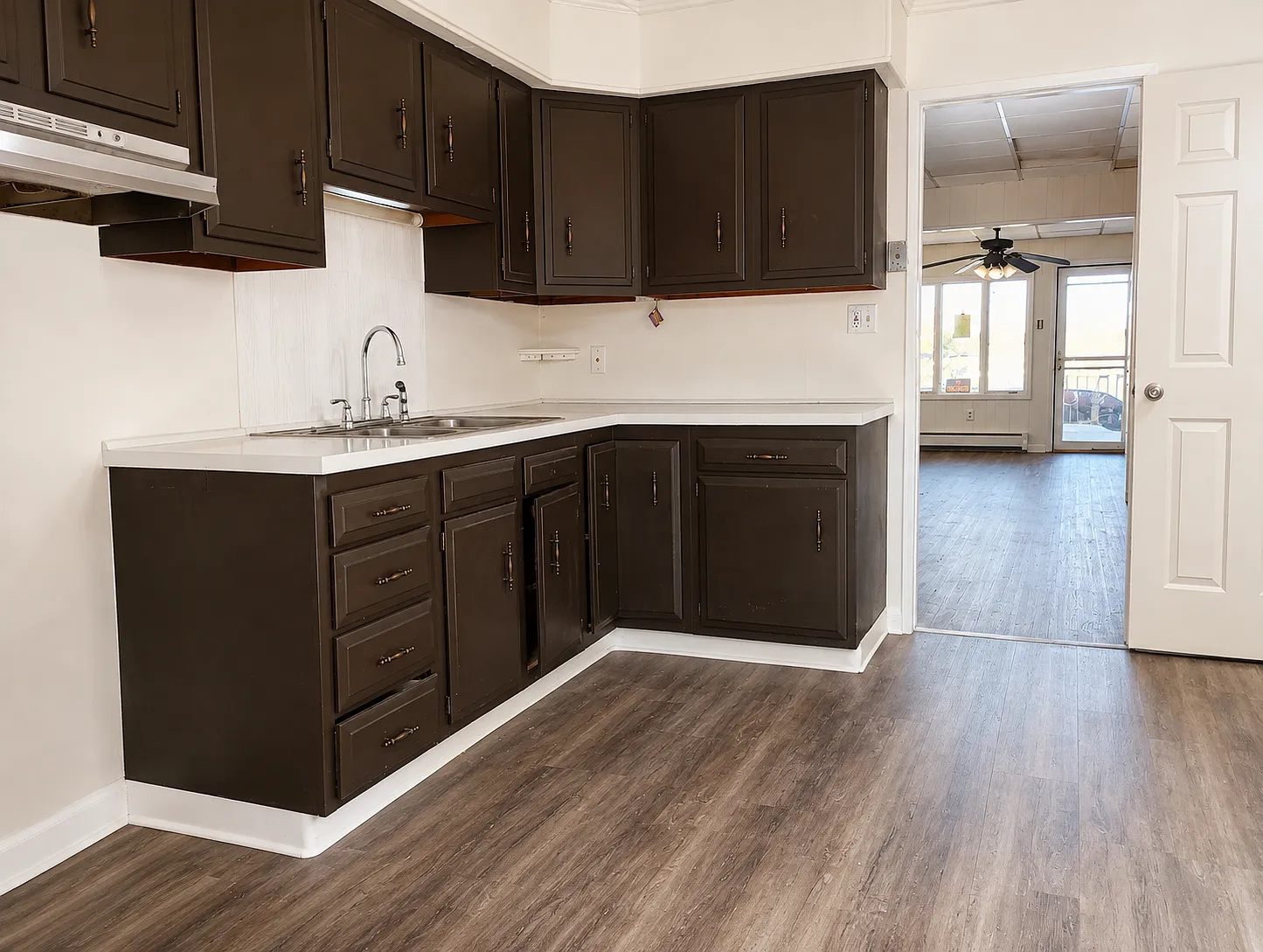 3 bed, 1.0 bath, $975 — Photo 2