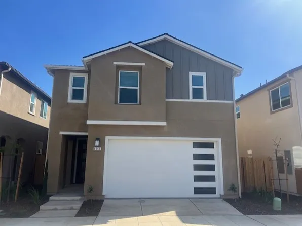 6541 E Clingstone Dr, Fresno, CA 93727