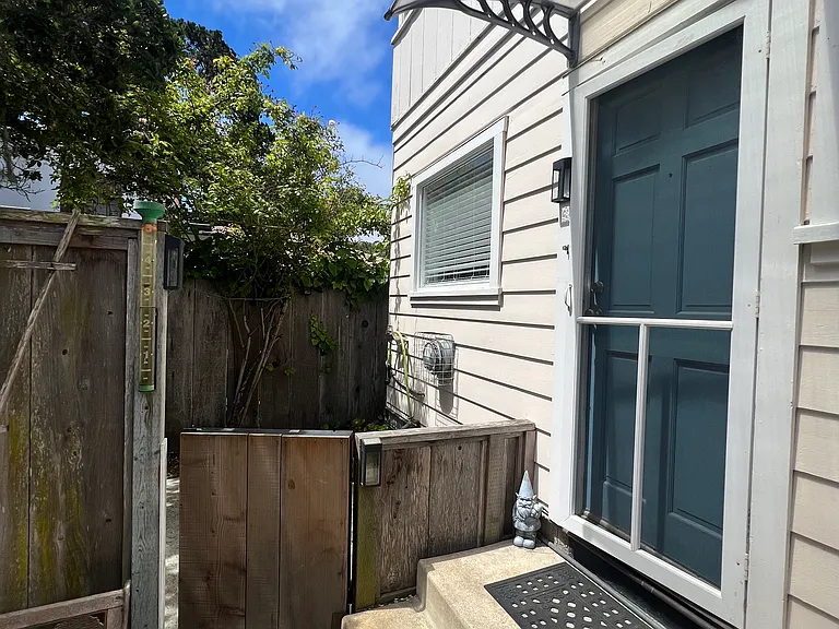 1103 W Franklin St #1/2 — Photo 12