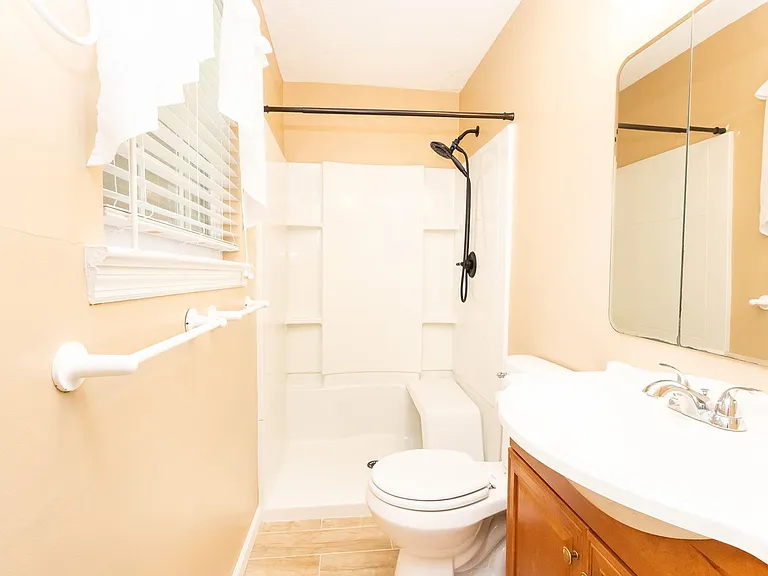 8260 Oxford Dr — Photo 12
