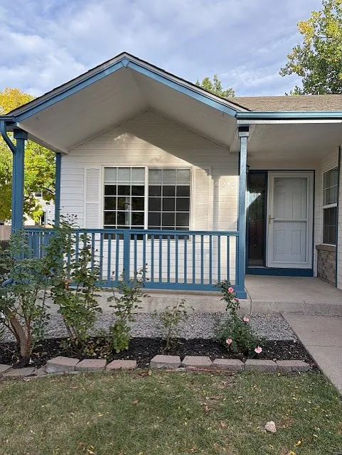 3 bed, 3349 sqft, $3,250 — Photo 2