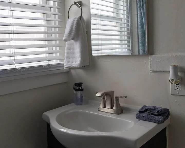 1145 E Appleton St — Photo 19