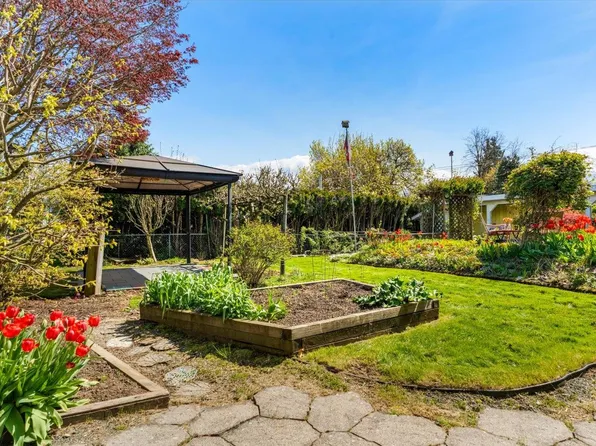 9726 Juniper St, Chilliwack, BC V2P 5J1