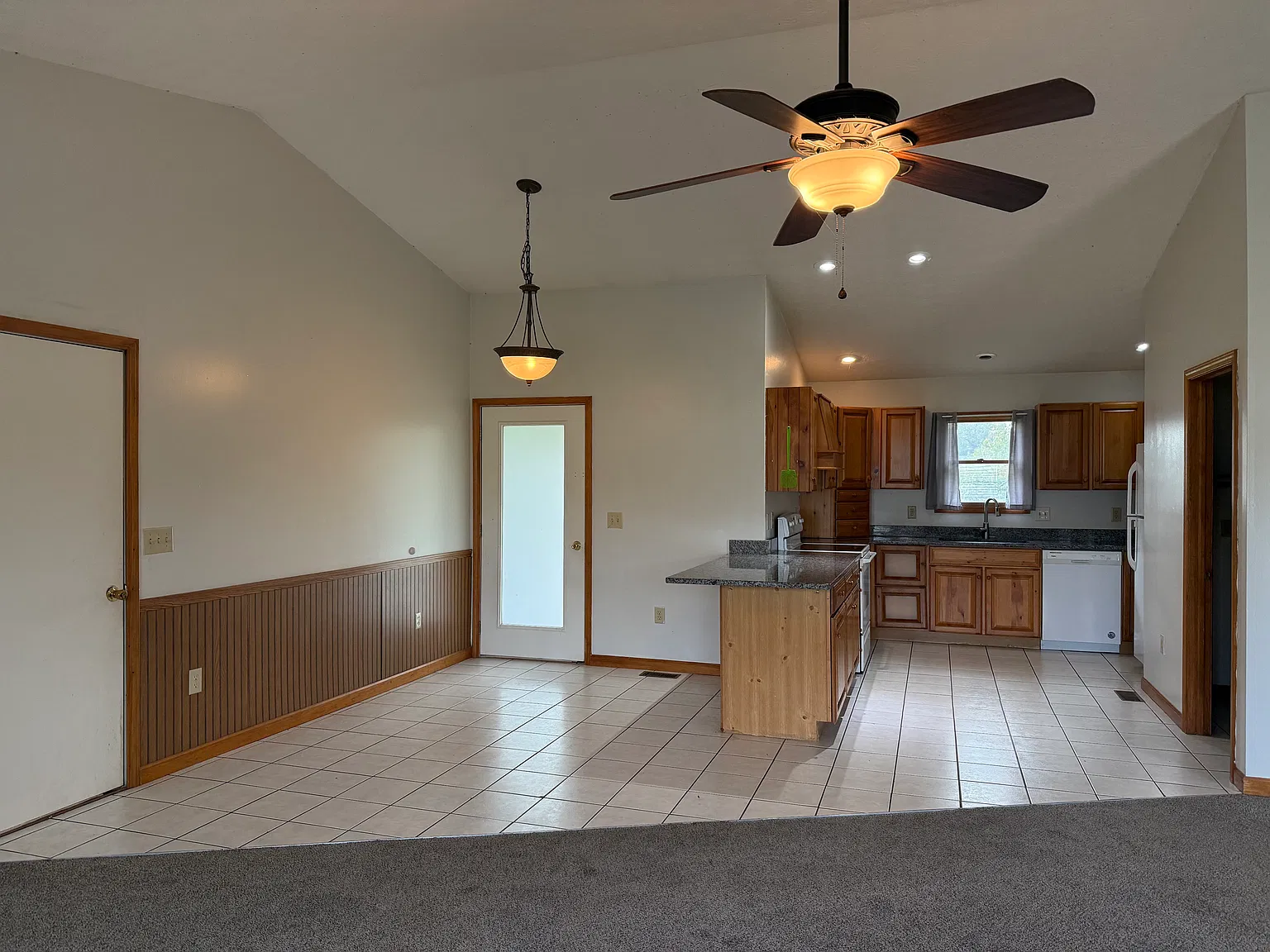 2 bed, 2.5 bath, 1433 sqft, $1,500 — Photo 4