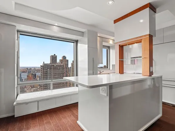 301 West 57th Street image 5 of 18