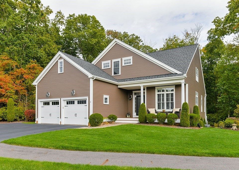 1st image of 8 Winterberry Ln