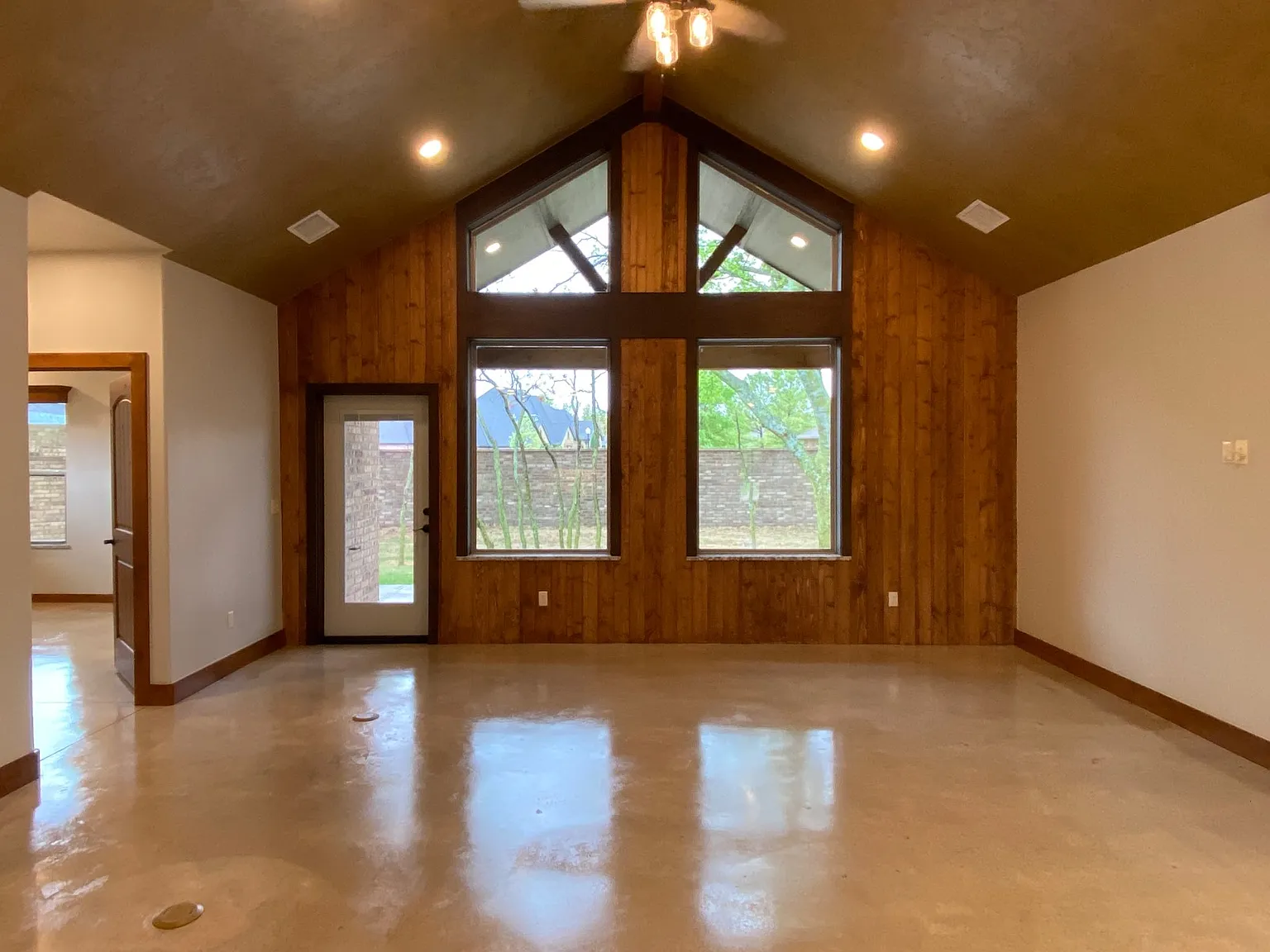 2 bed, 2.0 bath, 1410 sqft, $2,295 — Photo 2