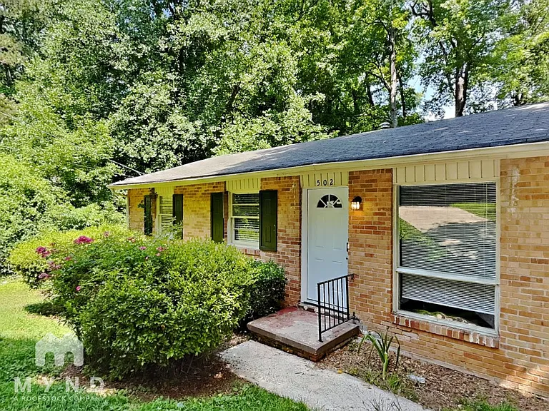 502 Fairlane Cir NW — Photo 1