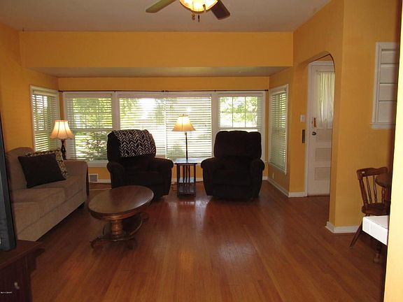 4th image of 620 4th Ave E