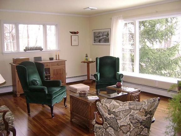 Bright and Spacious Living Room