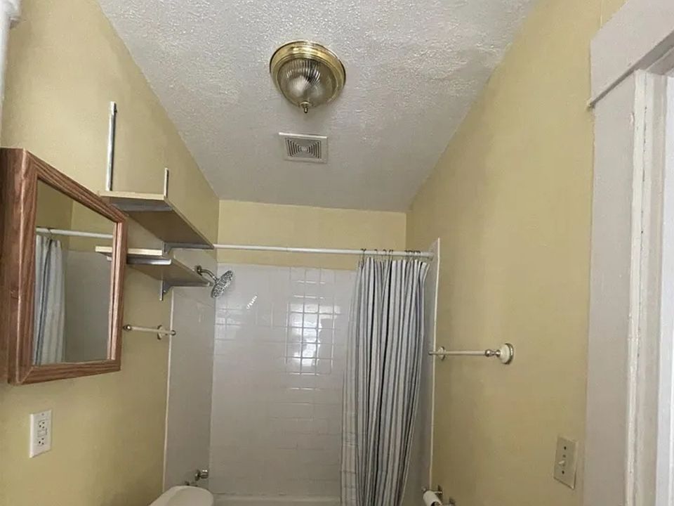 2nd image of 628 East St #2