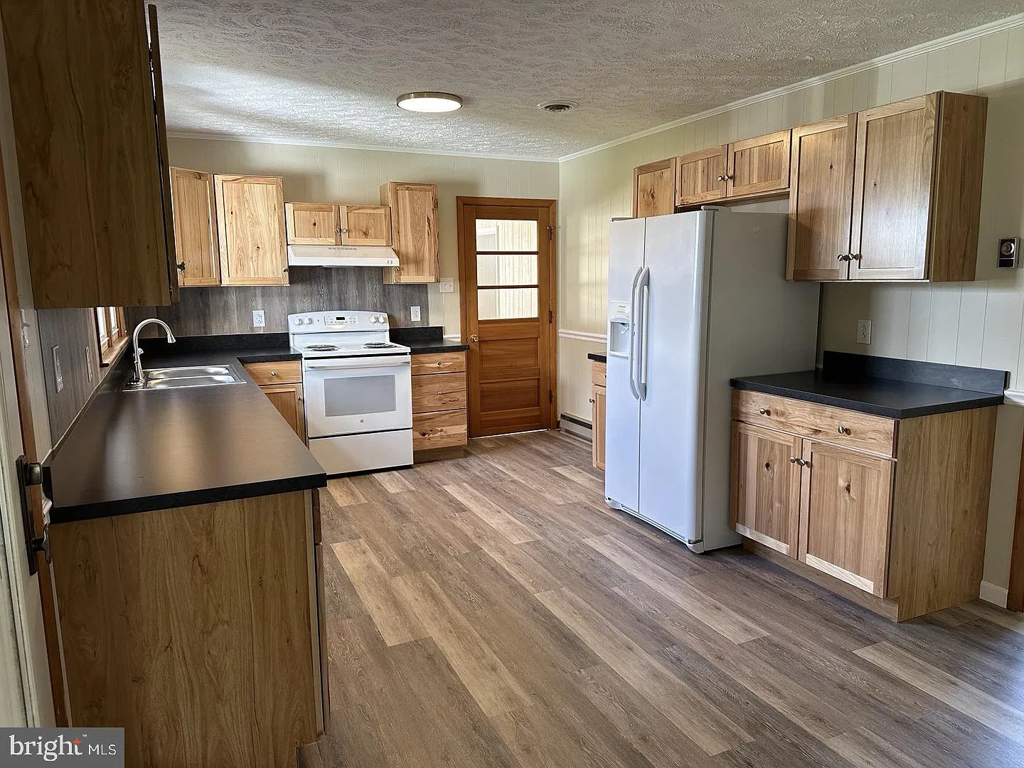 3 bed, 1.5 bath, 1020 sqft, $1,800 — Photo 4