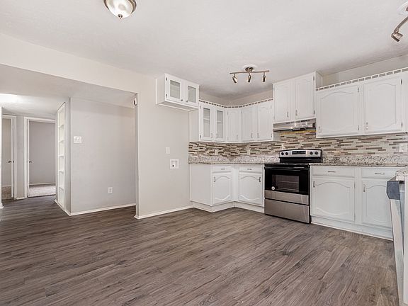 5th image of 745 Cambridge Dr