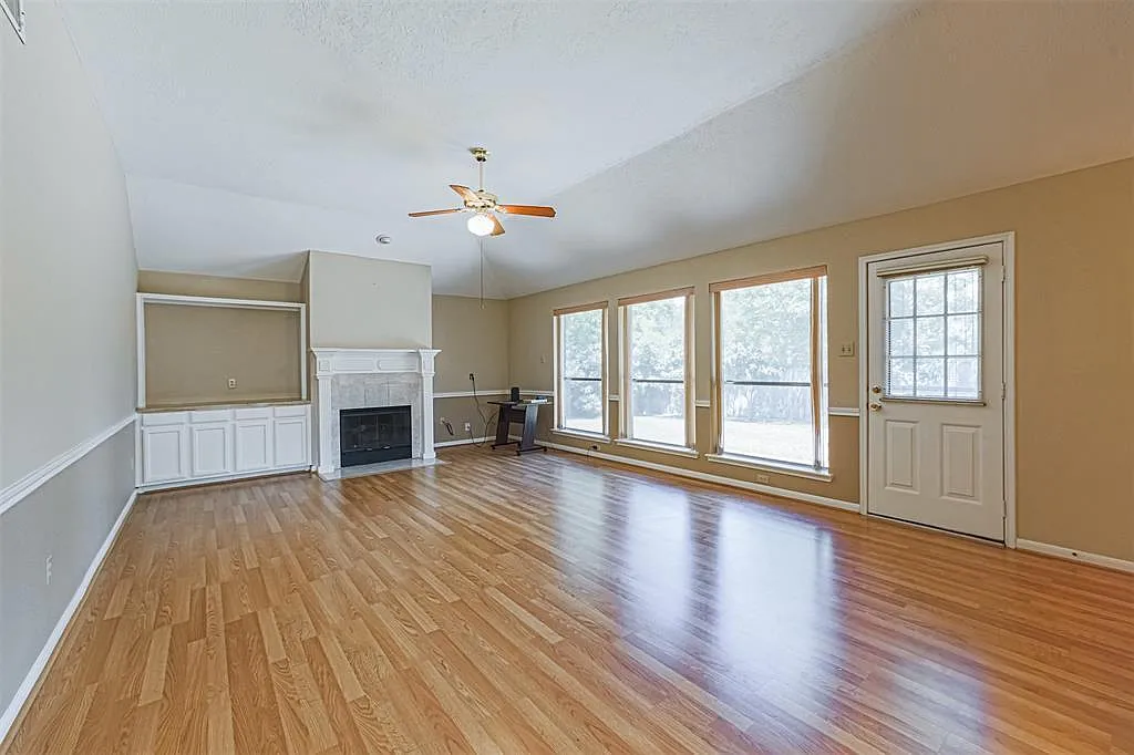 3 bed, 2209 sqft, $2,200 — Photo 4