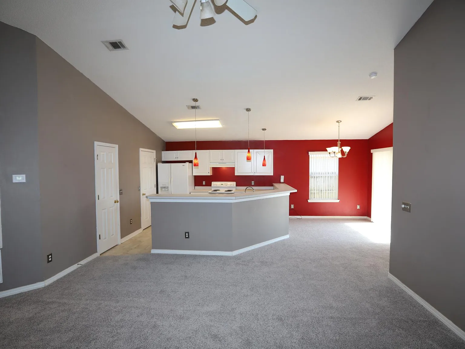 3 bed, 1318 sqft, $1,650 — Photo 3