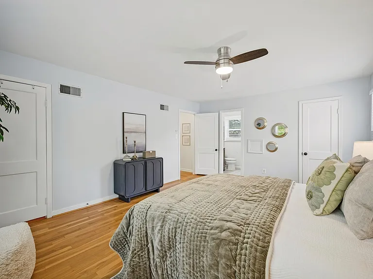 724 Yorkshire Dr — Photo 9