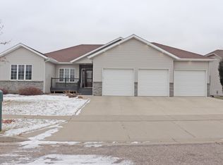 3111 Bay Shore Bnd SE, Mandan, ND 58554