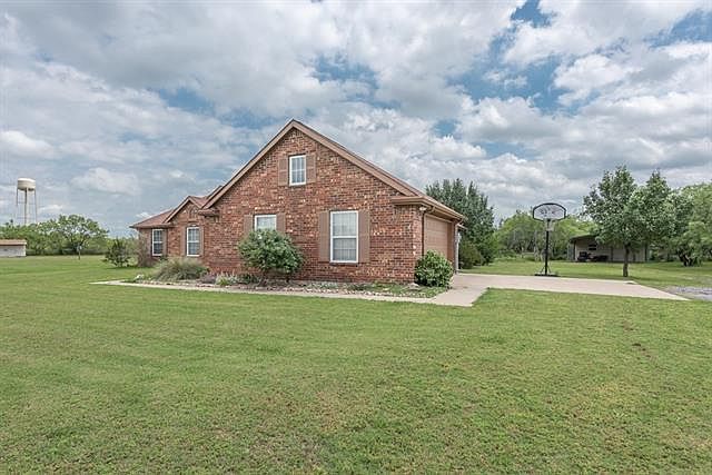 1st image of 4157 Lucy Cir