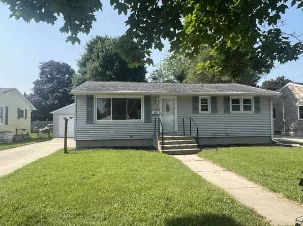 2102 S Brentwood Pl, Essexville, MI 48732