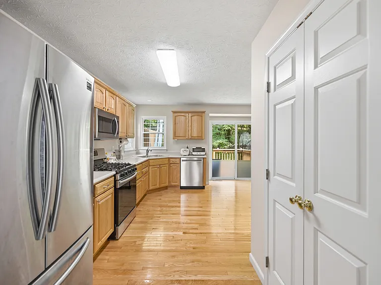 724 Bush Dr — Photo 22