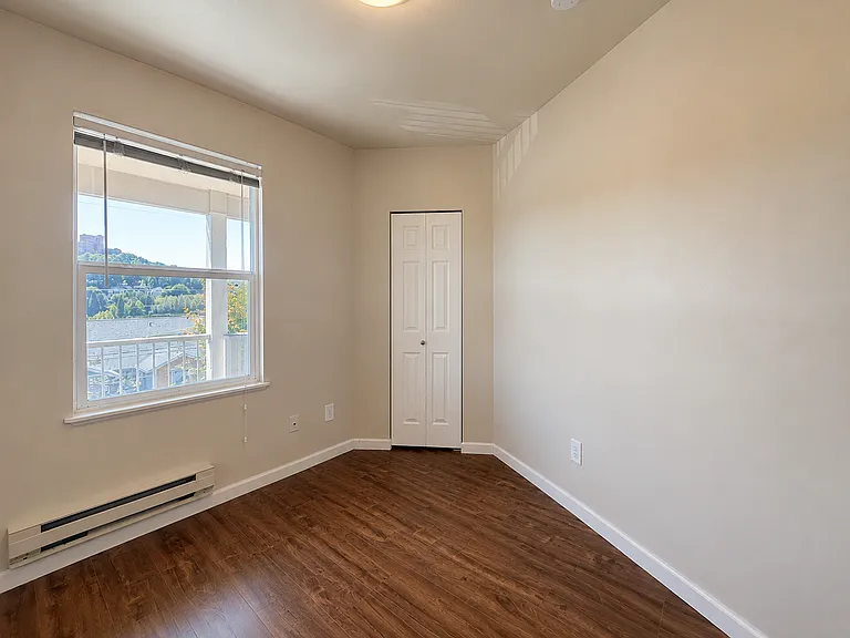 Davis Place Apartments — Photo 20