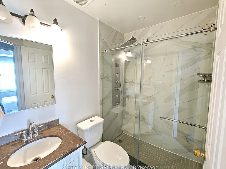 256 Glenashton Dr — Photo 19