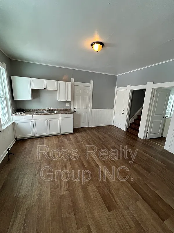 4 bed, 2.0 bath, $1,300 — Photo 1