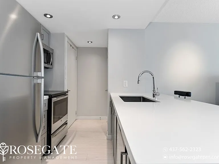 208 Queens Quay W #1908 — Photo 4