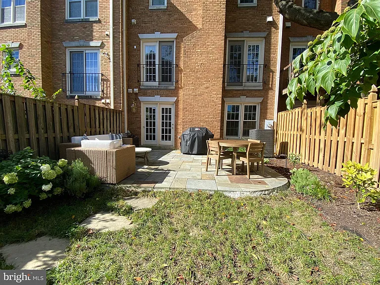 216 Gretna Green Ct — Photo 25