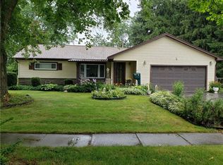 4 Sprucewood Ln, Rochester, NY 14624