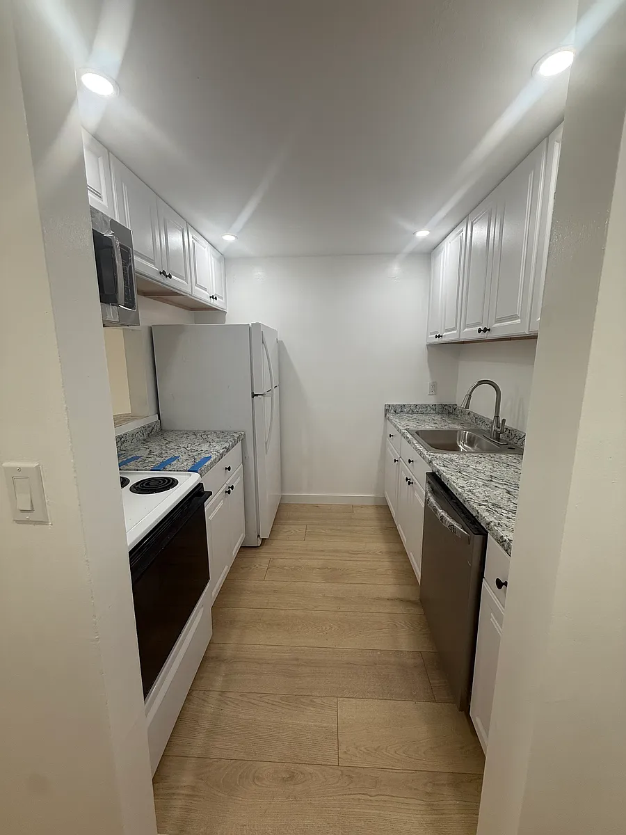 Building Photo - 14211 N Kendall Dr #311
