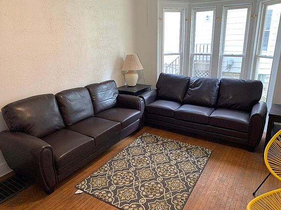 3rd image of 129 Murray St