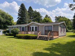 787 Parrotts Pointe Rd, Indian River, MI 49749