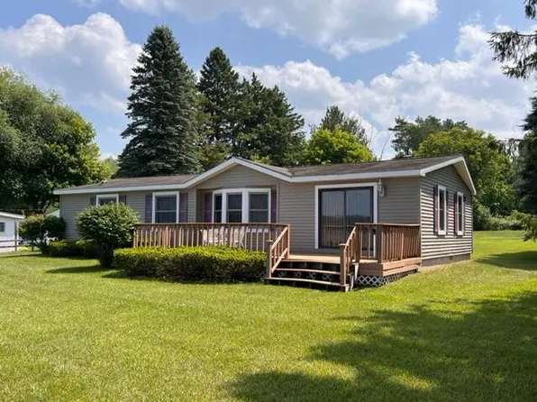 787 Parrotts Pointe Rd, Indian River, MI 49749