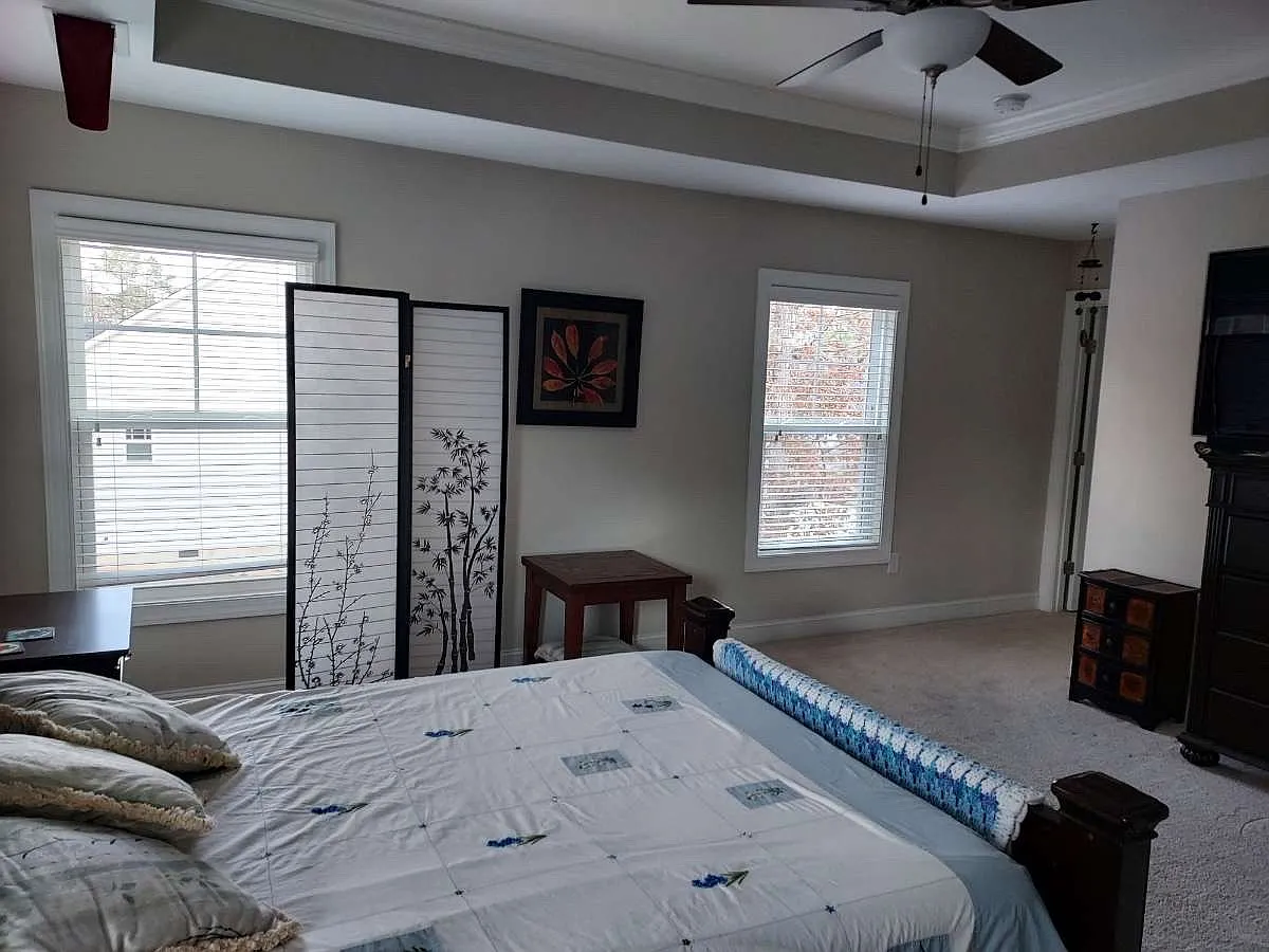 1 bed, 2368 sqft, $1,100 — Photo 2