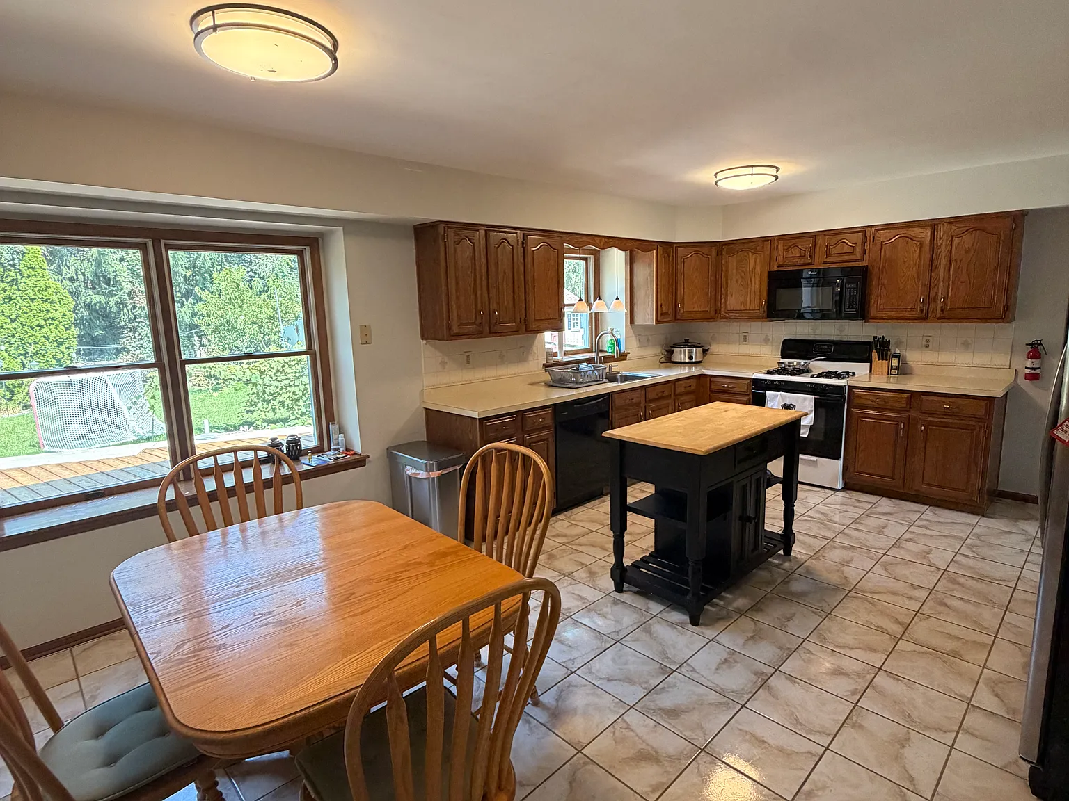 3 bed, 2416 sqft, $3,600 — Photo 4