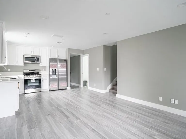 2408 S Redondo Blvd #2408 — Photo 6