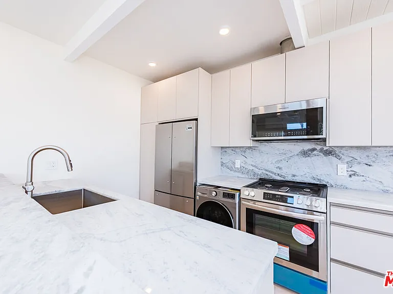 7273 Birdview Ave — Photo 3