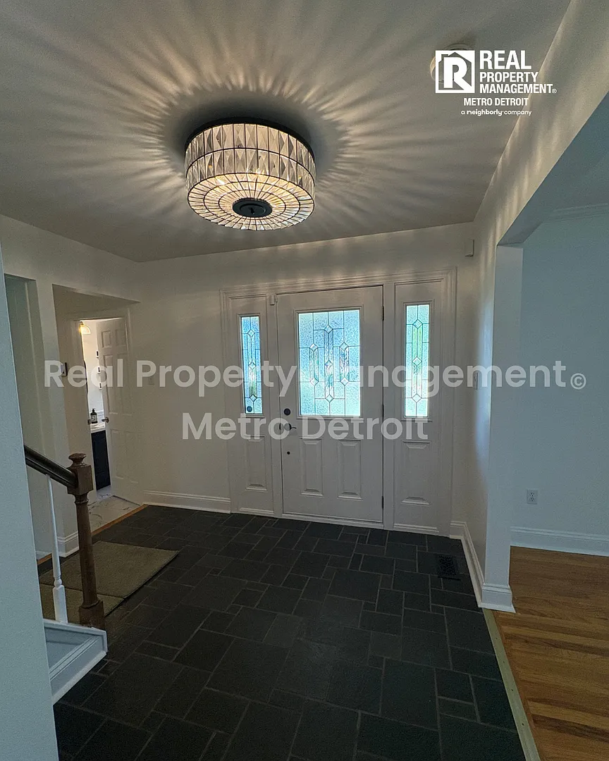 4-Bedroom Single-Family Home in Troy, Michigan — Photo 2