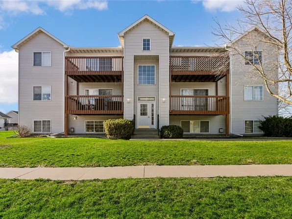 995 Terry Ave APT 4, Hiawatha, IA 52233