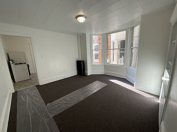 3rd image of 1042 W Market St #11519984