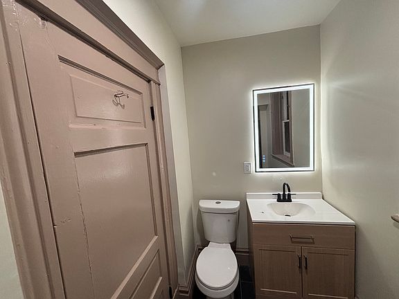 3rd image of 3667 Blaine Ave #1F