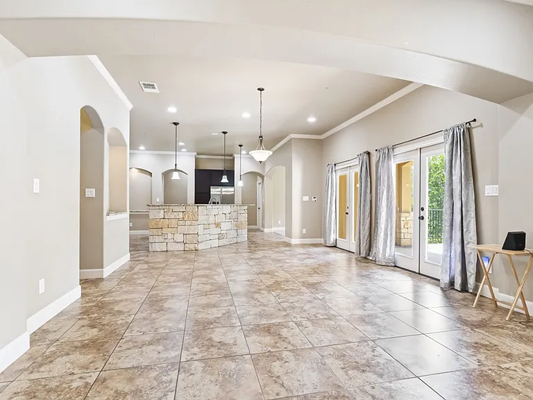 8210 Roy Ln — Photo 8