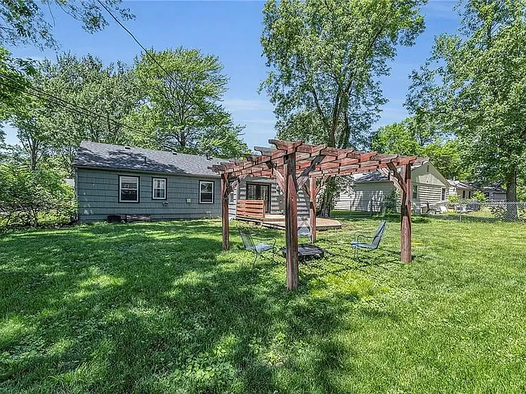 7029 Beverly St — Photo 20